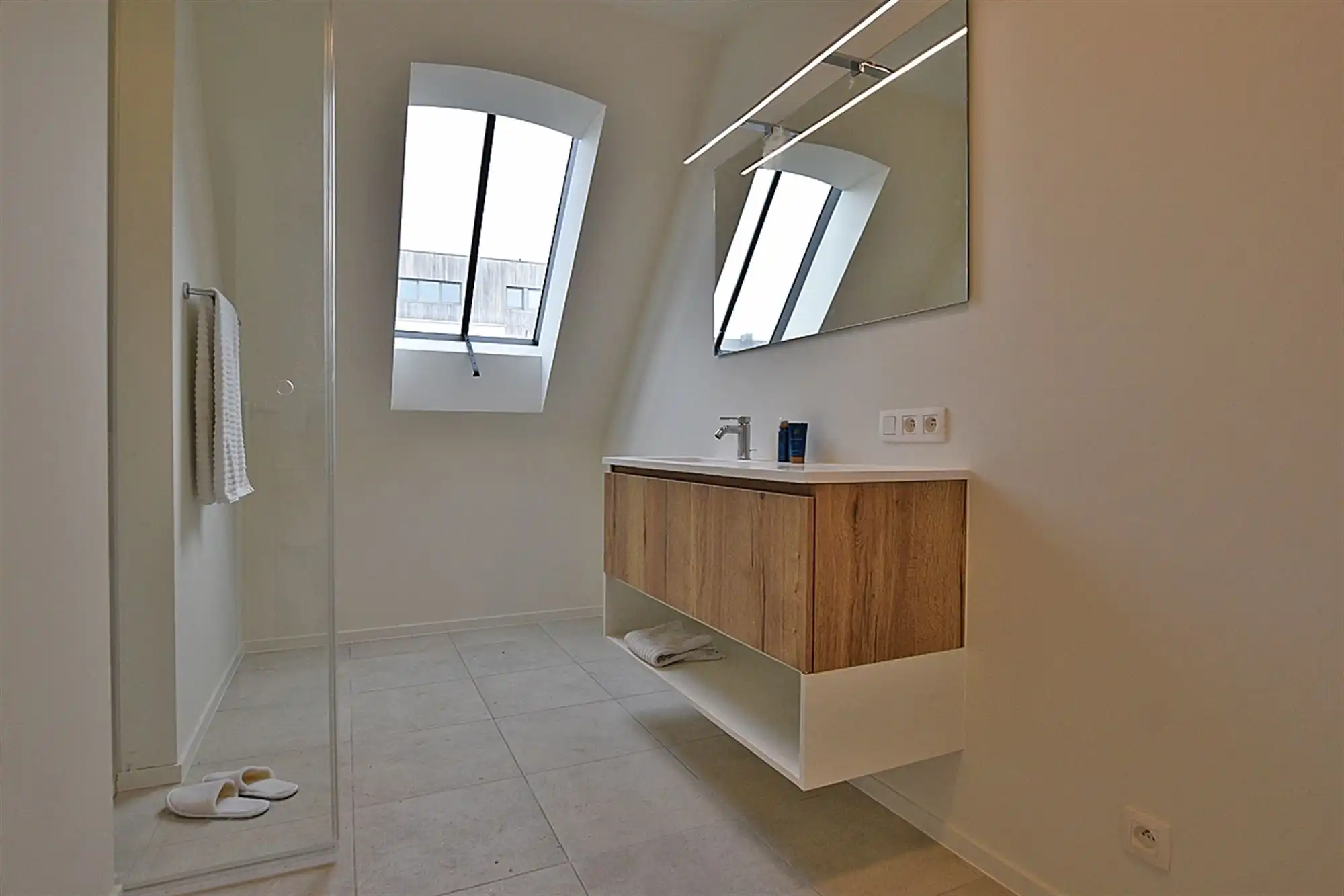 Instapklare DORPSWONING met 3 SLAAPKAMERS, TUIN/TERRAS, PARKING & grote KELDER foto 16