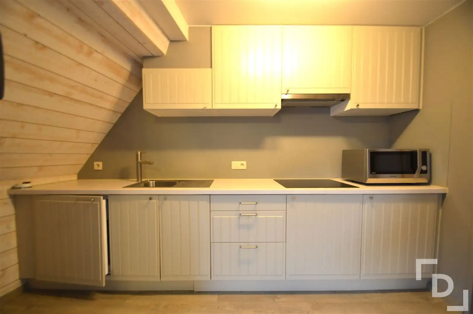 Bemeubeld dakappartement in centrum Ieper foto 3