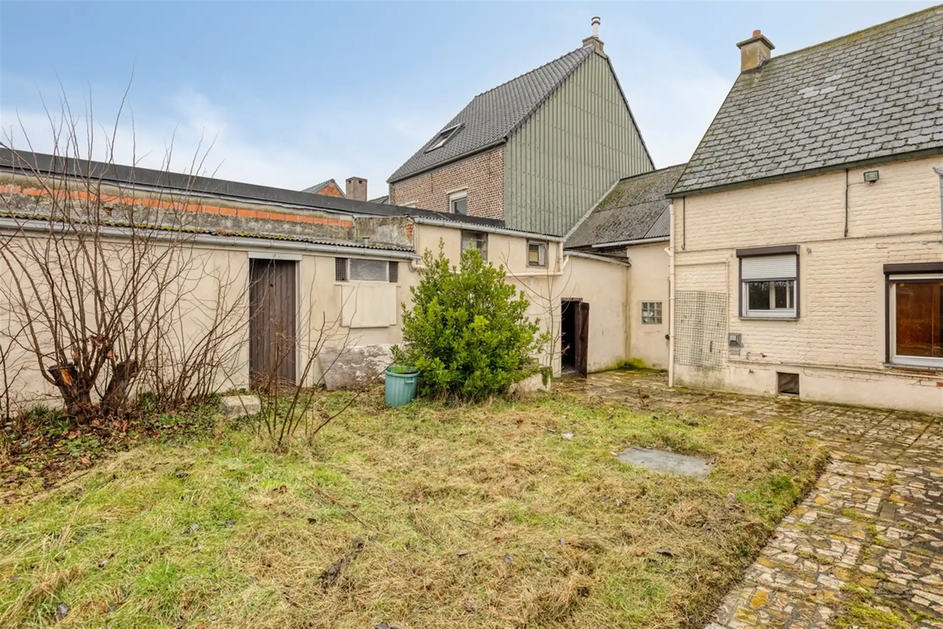 Te renoveren woning met prachtige tuin foto 22