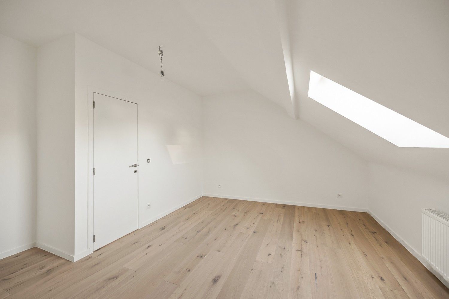 Kwalitatief in 2025 gerenoveerde eengezinswoning (±160m²) met 4 slaapkamers en een prachtige stadstuin - Zeer lage EPC-score! foto 12