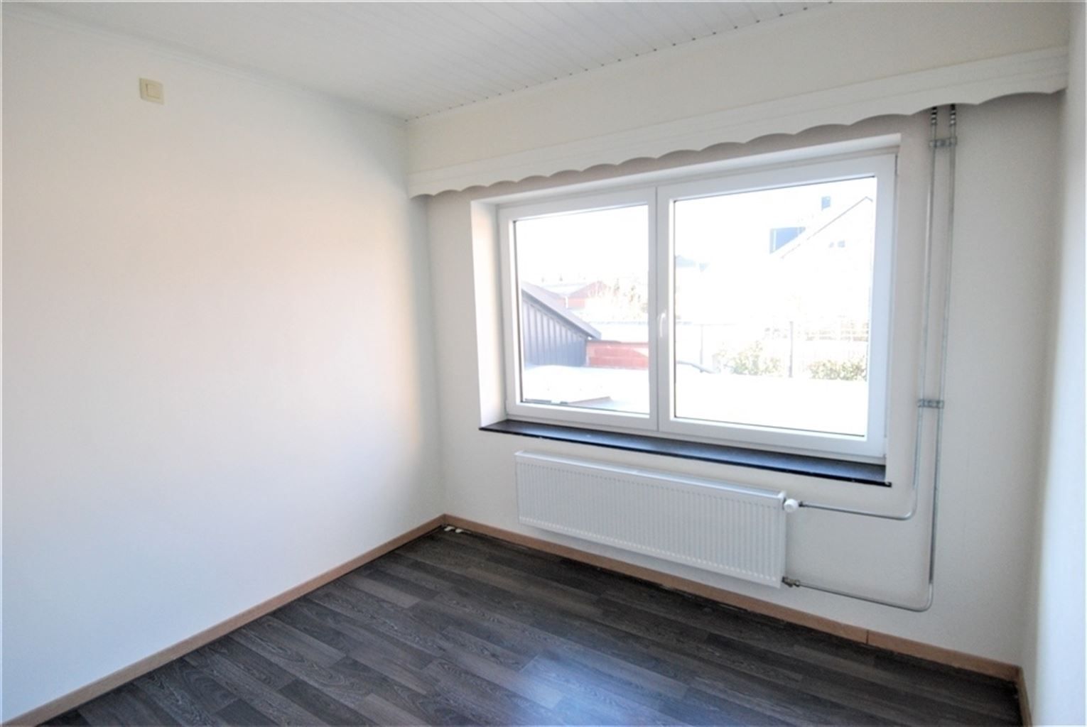 Gezellig appartement met 2 slaapkamers en ruim, zuid-gericht terras en garage, gelegen in het centrum van Kinrooi. foto 9