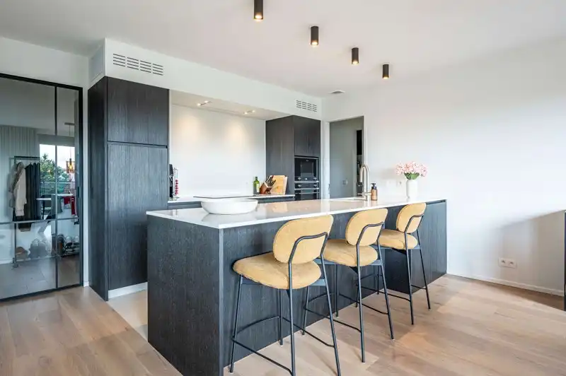 Prachtig afgewerkt appartement met ruim zonneterras én 2 slaapkamers in centrum Waregem TE KOOP! foto 7