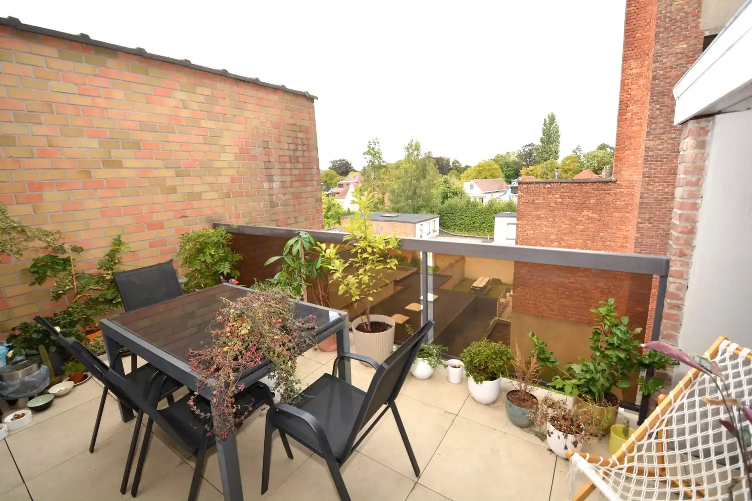 GERENOVEERD APPARTEMENT MET 2 SLK EN 2 RUIME TERRASSEN! foto 6