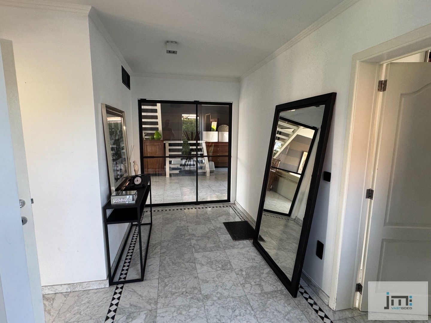 Goed onderhouden en ruime woning foto 9