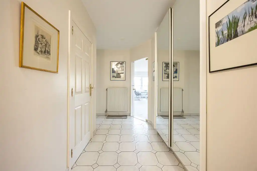 Groot hoekappartement met bijzonder veel lichtinval op de 3e verdieping foto 10