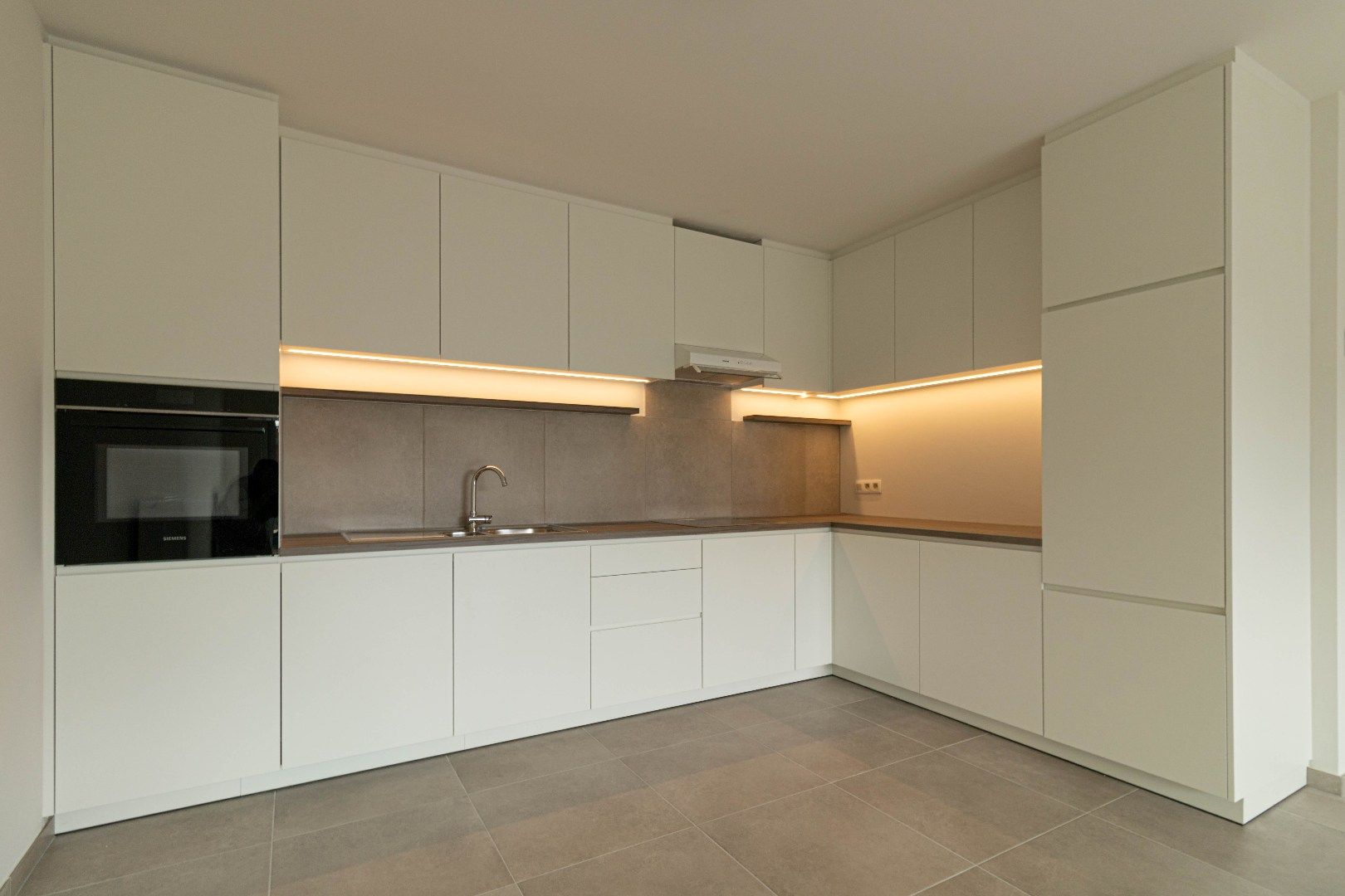 ! NIEUWE VOORWAARDEN! Zeer mooi afgewerkt en instapklaar nieuwbouwappartement gelegen in groene zone met mogelijkheid tot bijhuren van ondergrondse autostaanpla foto 6