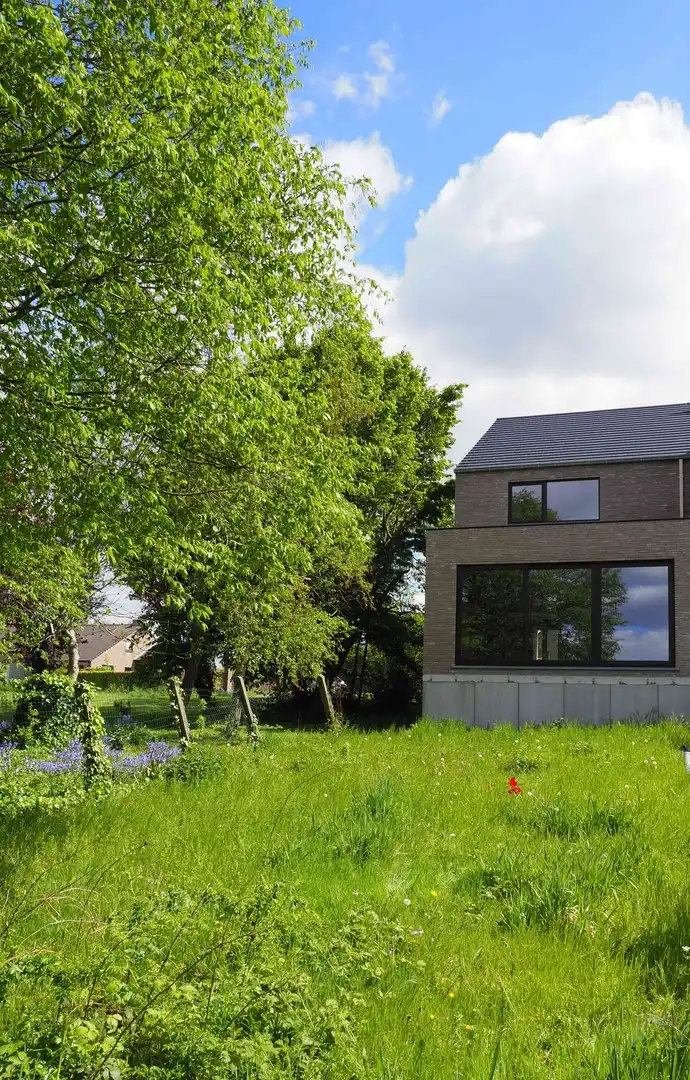 Unieke halfopen woning op een mooie ligging in de Klijtberg te Vichte met 4 kamers en gezellige tuin. foto 4