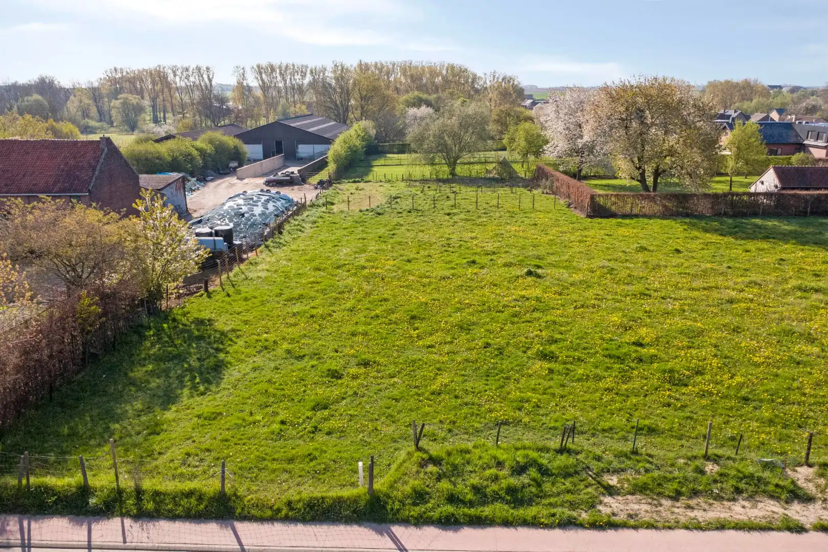 Bouwgrond voor half open bebouwing met perceeloppervlakte van 4a 90ca foto 2