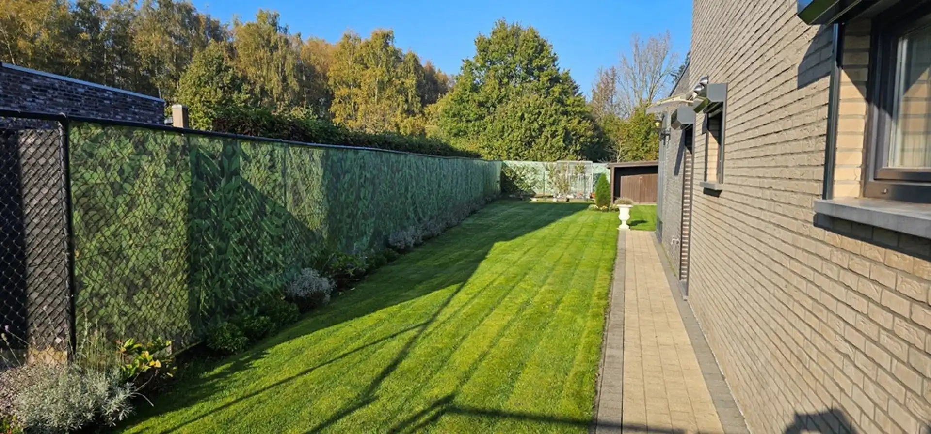 Ruime, recente, instapklare, energiezuinige half open bebouwing met degelijke en kwalitatieve afwerking en zonnepanelen, gelegen net buiten de grote ring van Hasselt. foto 33