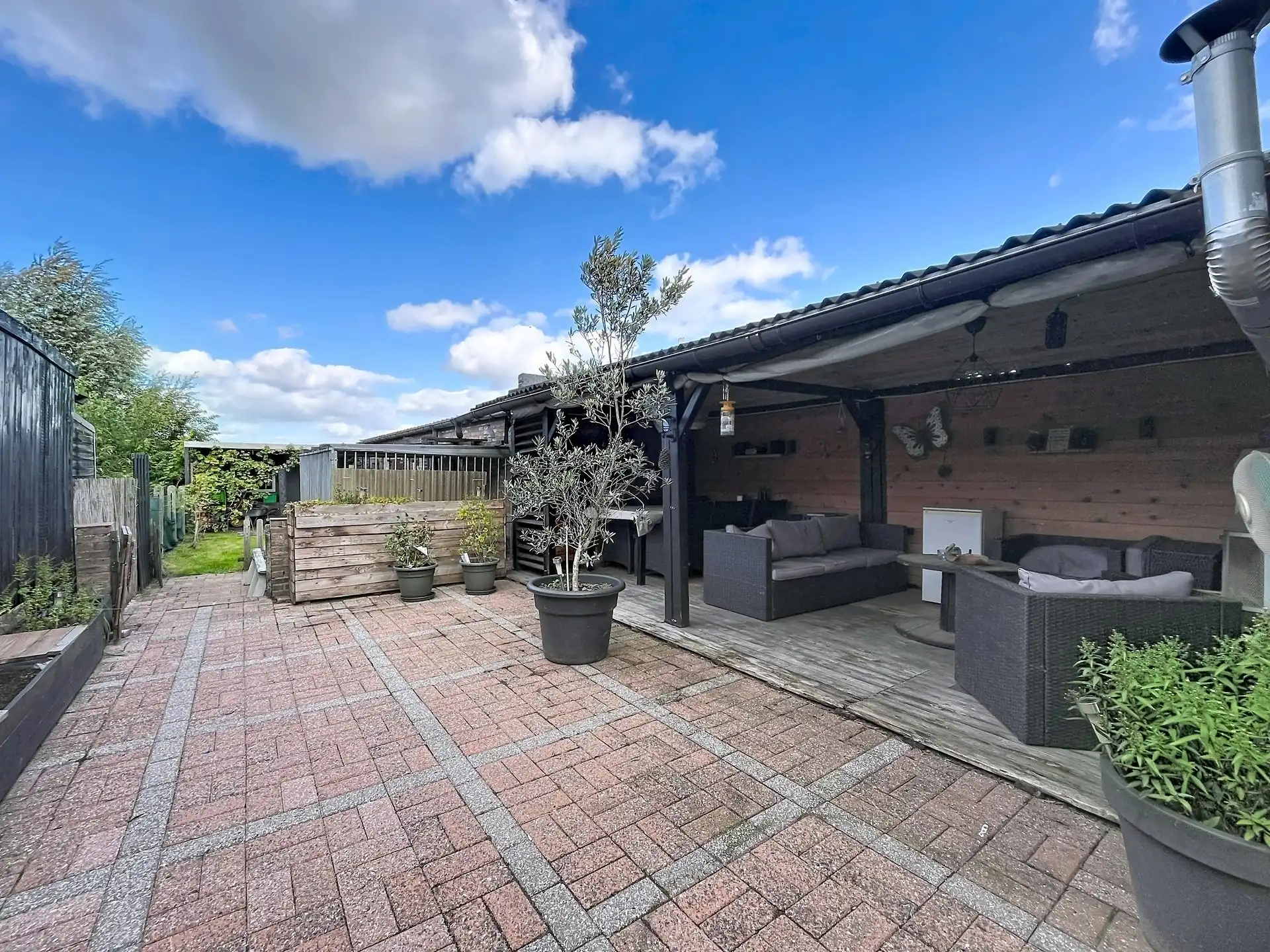 Instapklare gezinswoning met 3 slaapkamers en garage! foto 14
