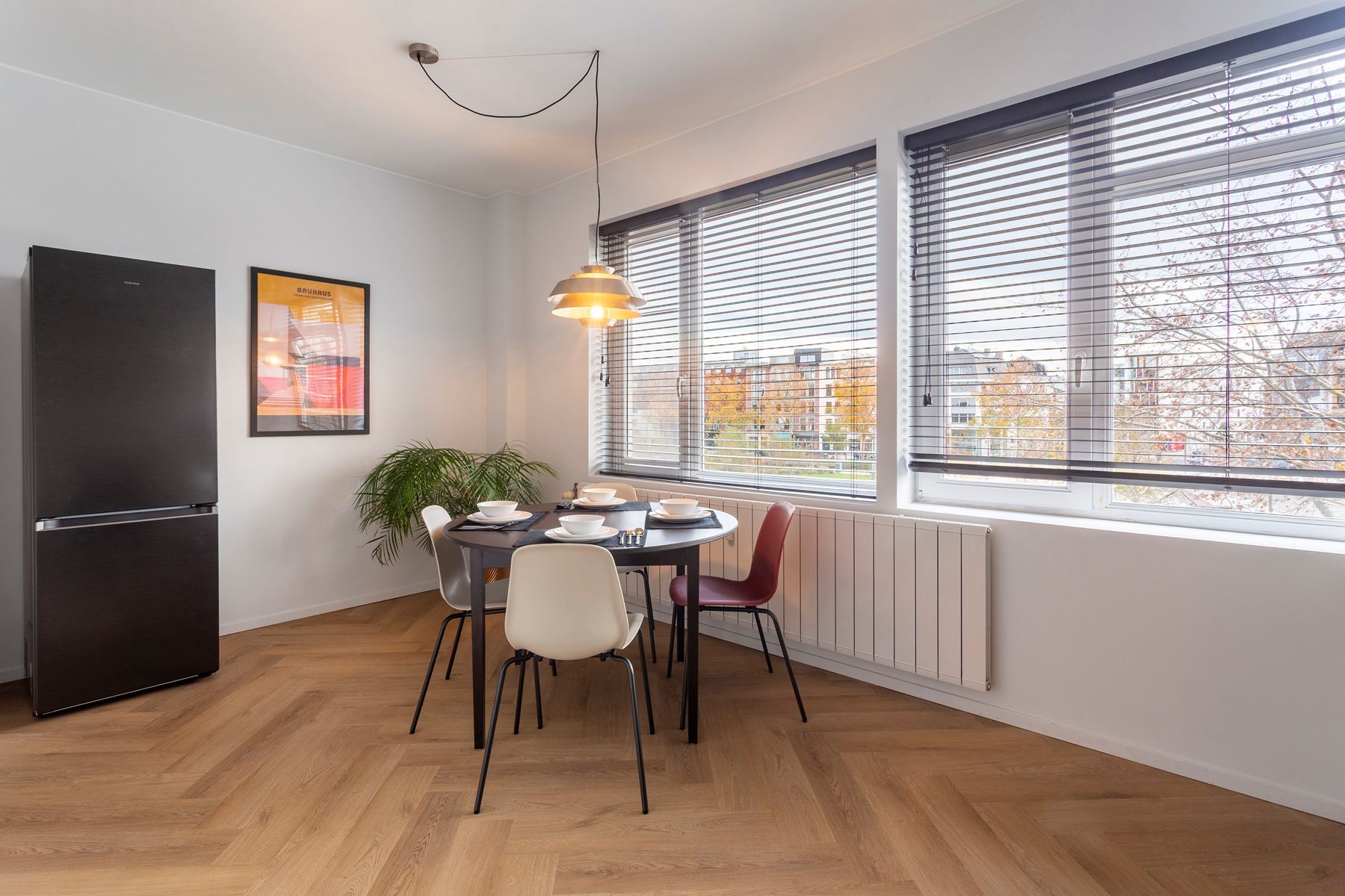 Gemeubeld appartement met buitenruimte aan het Zuidpark foto 5