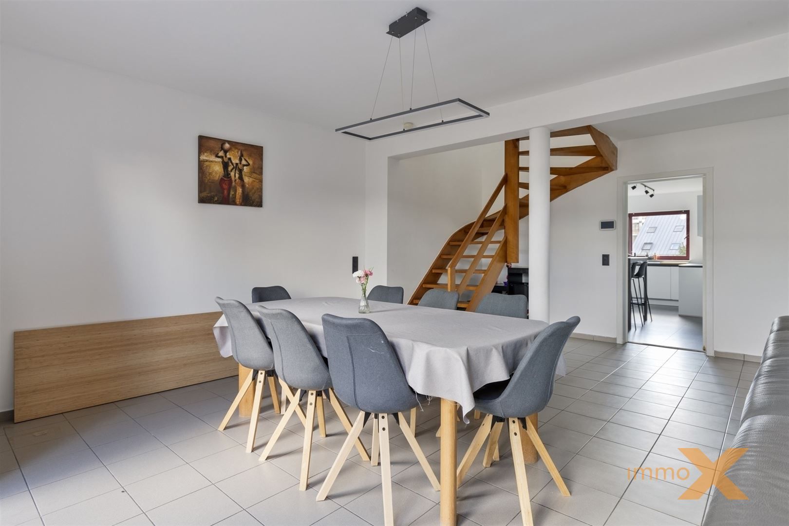 TOPPER!! GERENOVEERD LICHTRIJKE DUPLEX 3 SLPKS MET PARKEERPLAATS foto 2