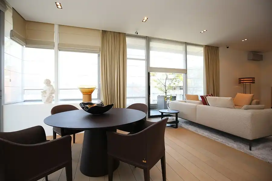 LUXUEUS AFGEWERKT, RIANT PENTHOUSE MET UITSTRALING EN ROYAAL ZONOVERGOTEN TERRAS van 167 m² foto 14