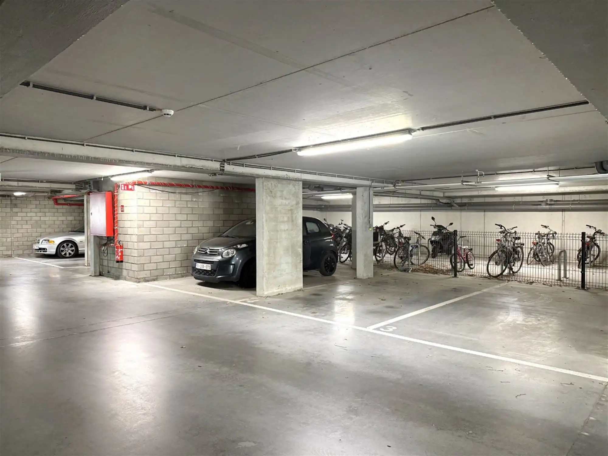 Recent, instapklaar APPARTEMENT met 2 slaapkamers, terras & overdekte autostaanplaats foto 15