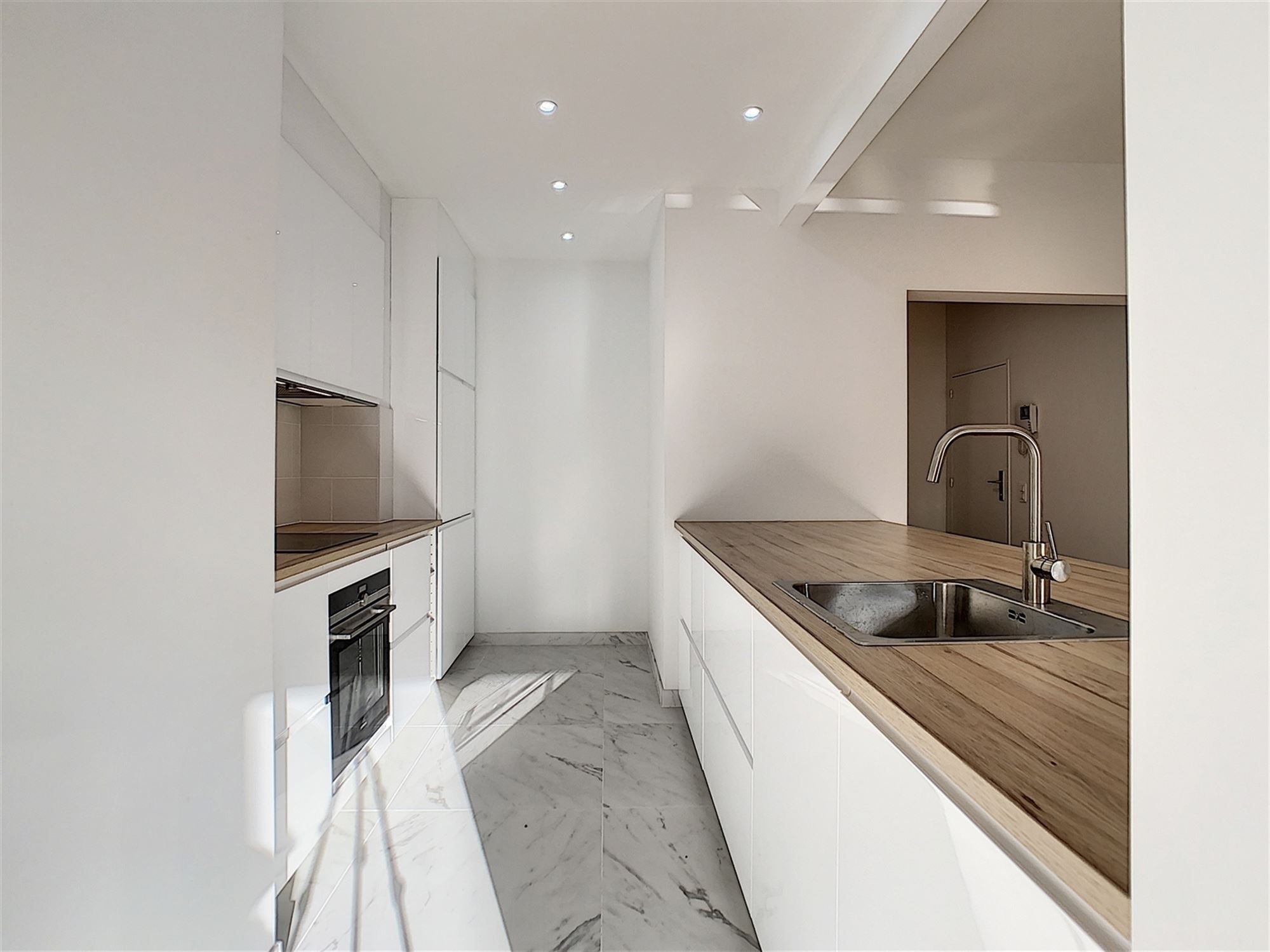Ruim 2 slk appartement met parking op toplocatie! foto 4