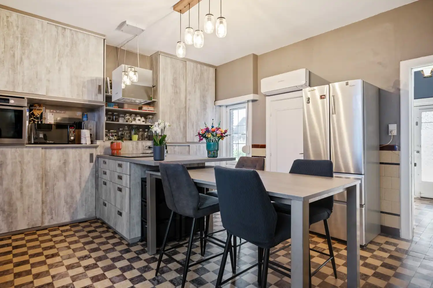 Authentieke woning met 4 slpkrs, loft en magazijn te O-L-V-Waver foto 5