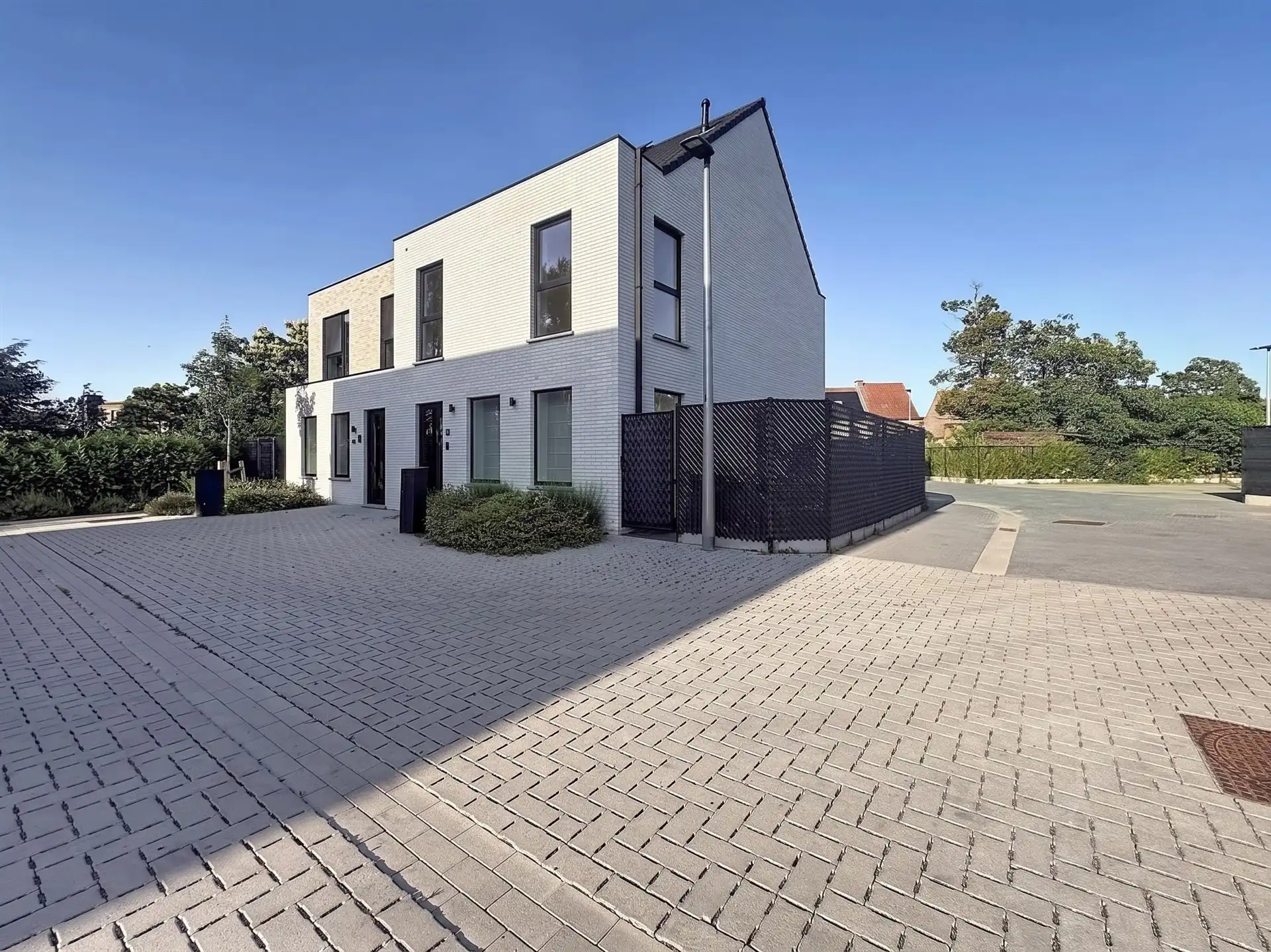 Prachtige nieuwbouwwoning op toplocatie met mogelijks 5 slaapkamers! foto 2