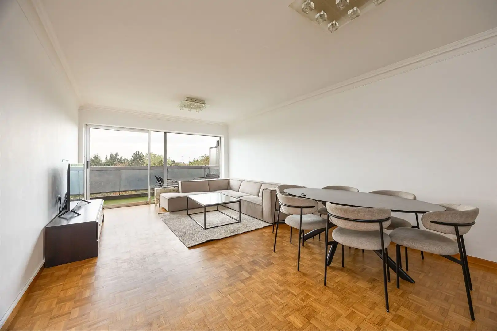 Lichtrijk 2-slaapkamerappartement met ruim terras en ondergrondse autostaanplaats foto 2