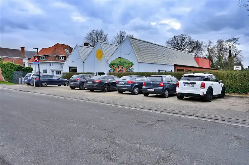 Parkresidentie bestaande uit 30 assistentieflats, 17 garageboxen en extra gebouwen aan de Kerkstraat 50 foto 9