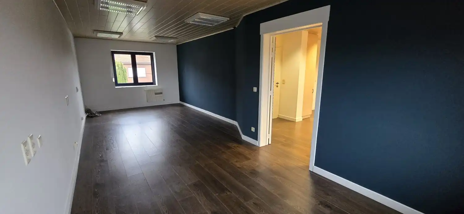 Multifunctioneel gebouw met parking, onmiddellijk beschikbaar! foto 13