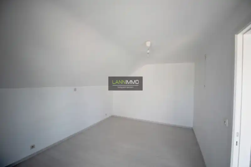 Instapklare woning met 2 slaapkamers en garage foto 16