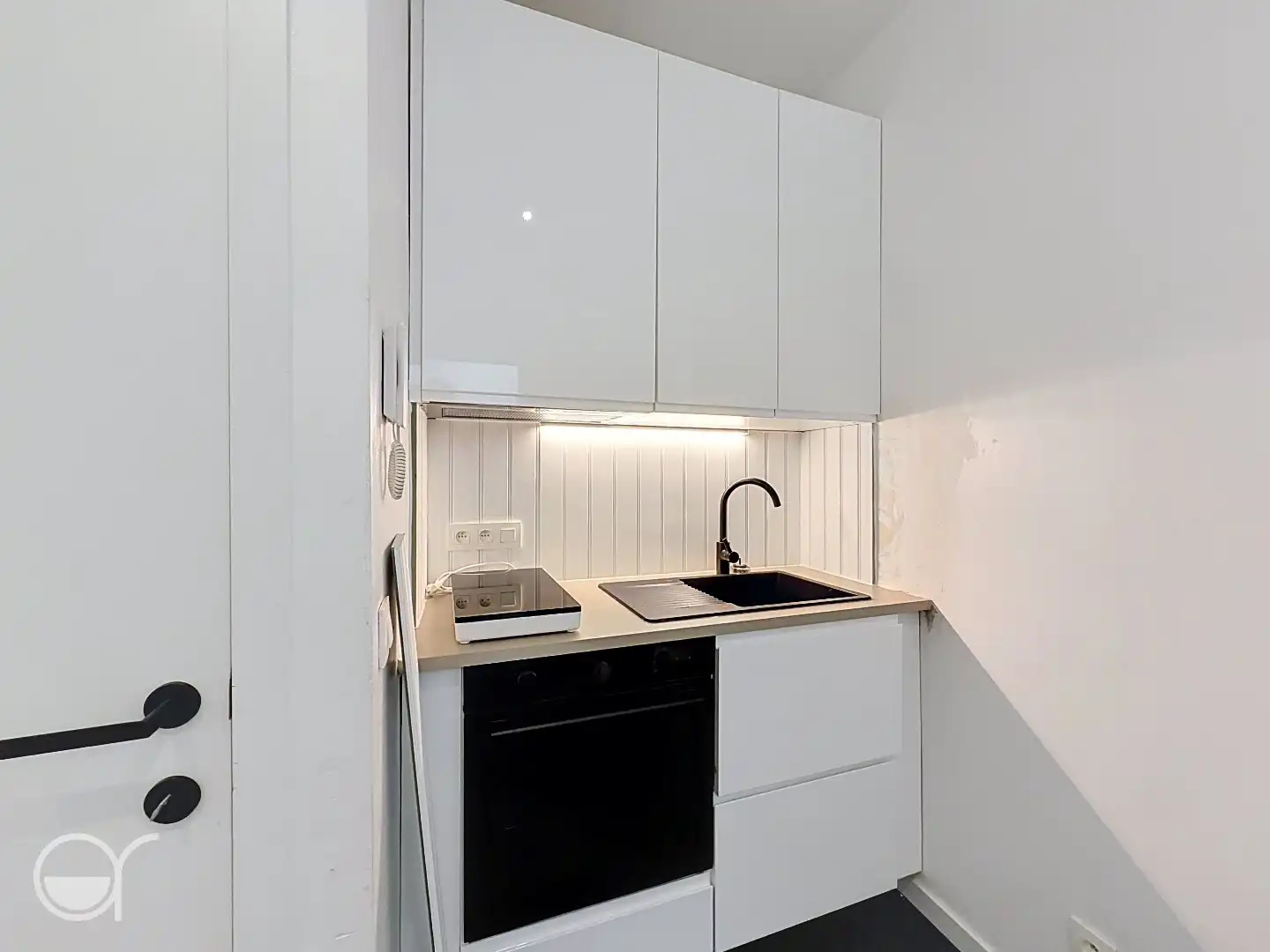 Gemeubeld duplex appartement met 2 slaapkamers & bureau – centrum Gent foto 4