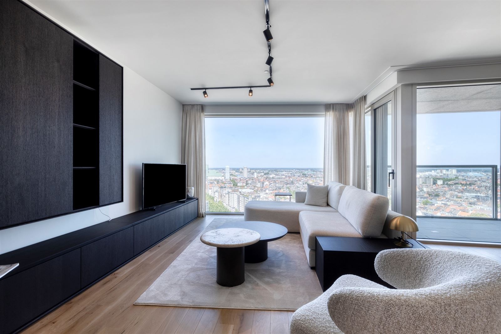 ANTWERP TOWER: SKY IS THE LIMIT 19de verdiep  foto 5