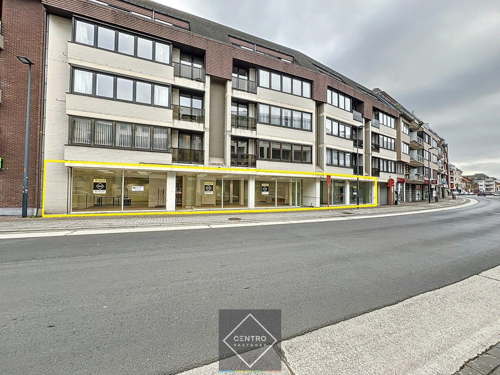 Winkelruimte van 660m² met RUIME etalages vlakbij de Grote Markt in Roeselare. foto 26