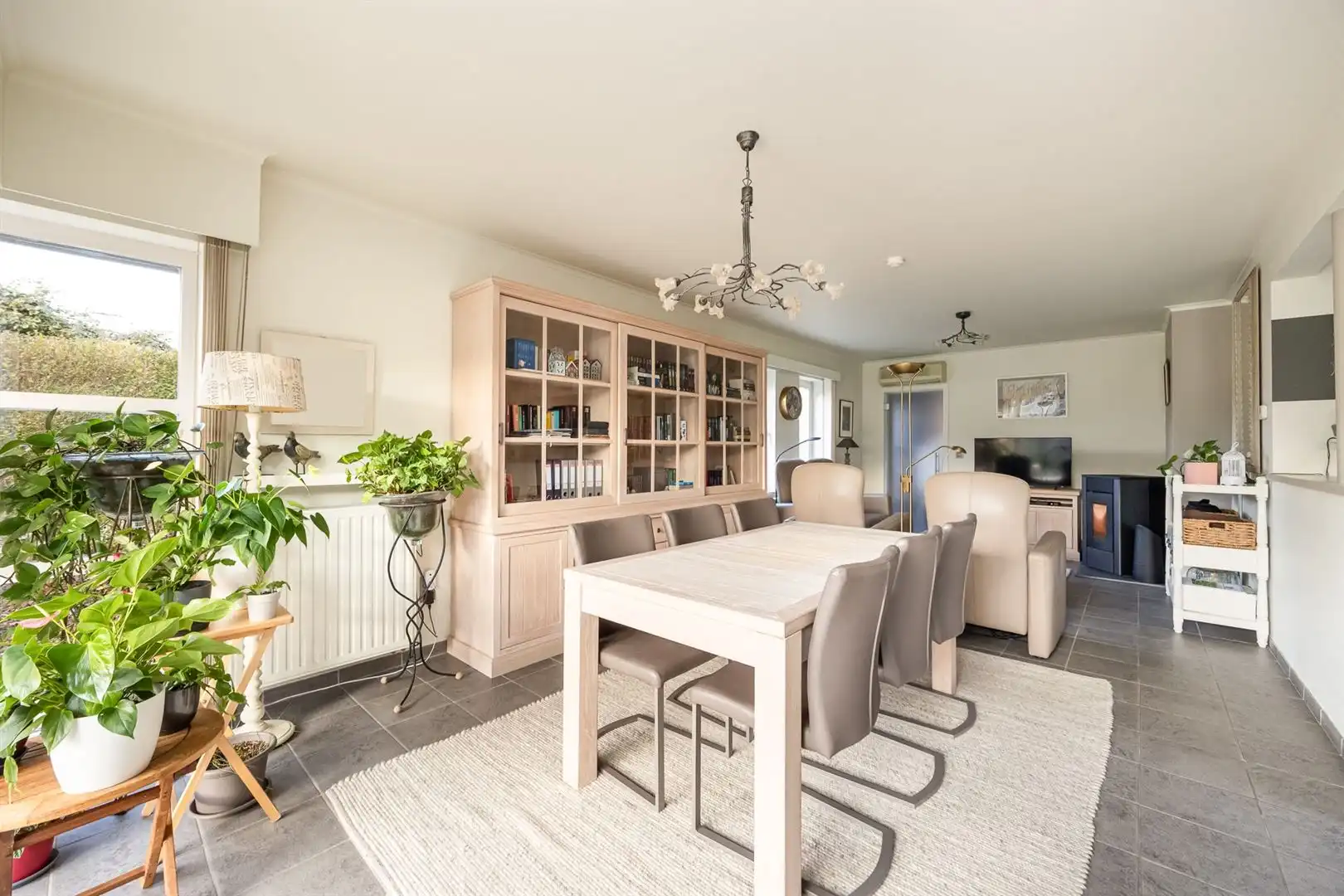 Instapklare woning met tuin en garage. foto 6