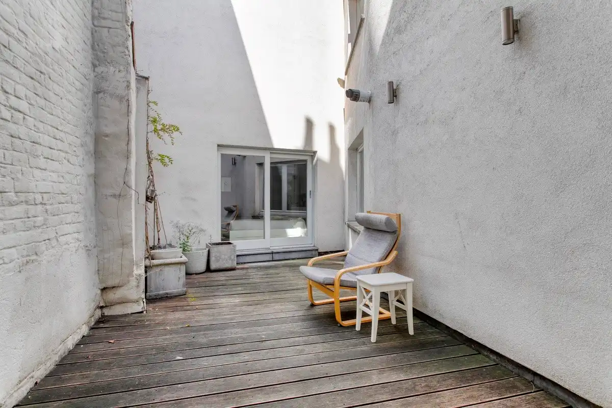 Karaktervol appartement met groot terras (20m²) in het midden van de stad aan het Karmelietenklooster en het Gravensteen. foto 4