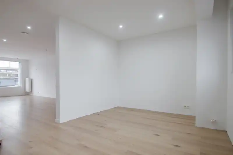 Voll gerenoveerde woning met 5 slpk 3 badk foto 19