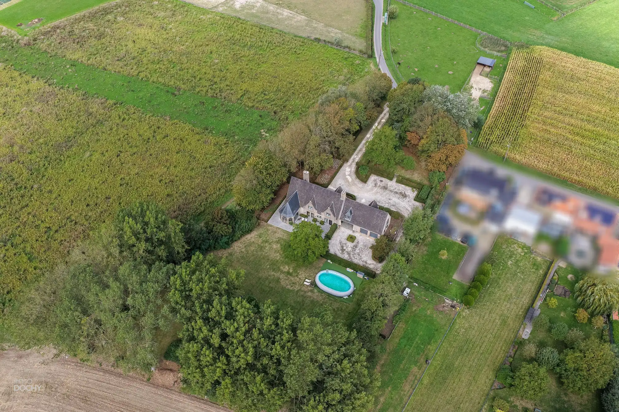 Rustig gelegen ruim landhuis op 6.402m² foto 3