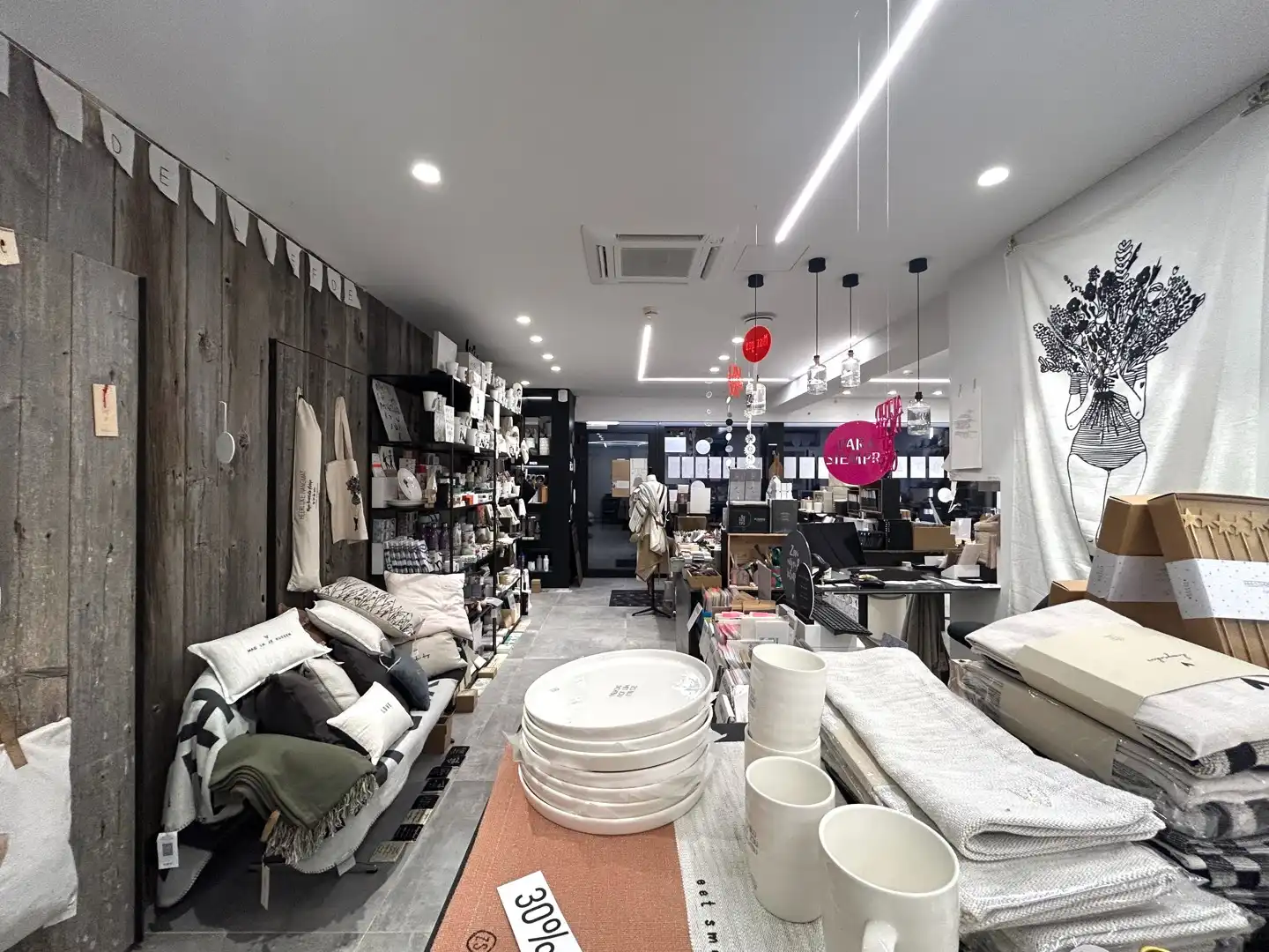 Ruim handelspand op commerciële topligging te Tielt! foto 7