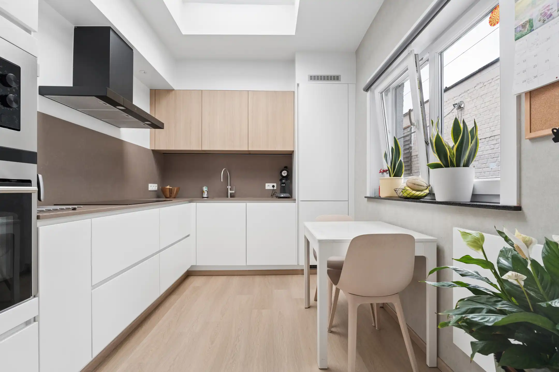 Instapklare gerenoveerde 2-gevelwoning op gunstige locatie foto 7