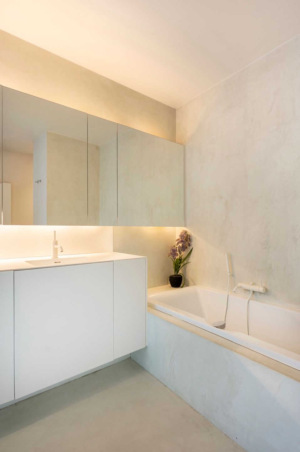 ANTWERPEN - Ruim en licht appartement met uitzonderlijk uitzicht op de kaaien foto 13