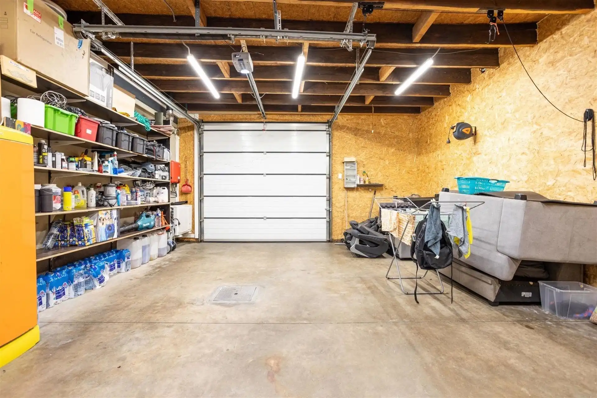 Ruime instapklare woning met 4 slpk, garage/atelier & tuin! foto 6