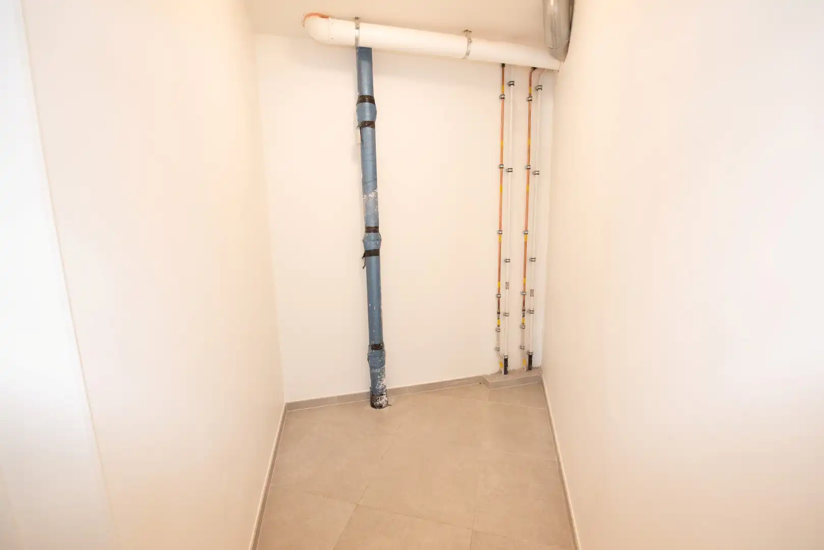 Prachtig gelijkvloers appartement van 147m² te Sint-Eloois-Vijve met tuintje en overdekt terras.  foto 18