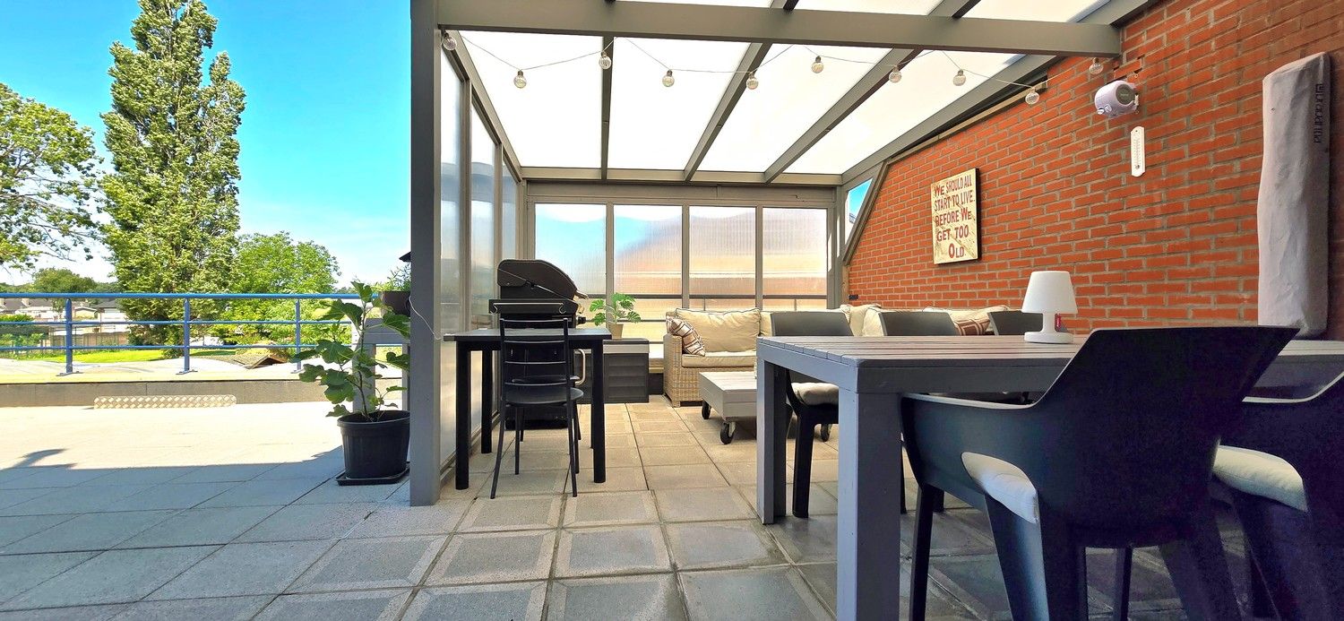 TE KOOP : instapklaar appartement op centrale ligging met 2 slaapkamers en 2 terrassen foto 3