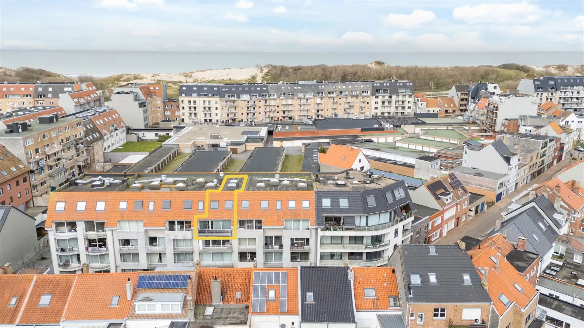 Instapklaar duplex appartement met terras aan zee! foto 17