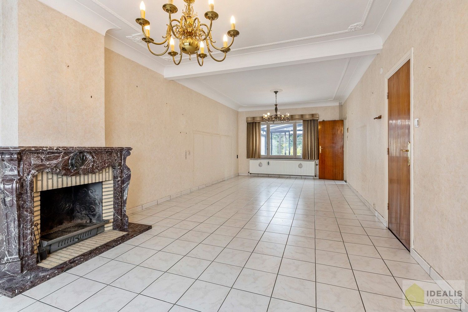 IDEALIS VASTGOED - Aangename karakterwoning op fijne locatie te Pelt. Deze woning omvat maar liefst +-143m² netto bewoonbare oppervlakte op een perceel van 4a 53ca met een ruime woonkamer, maar liefst 3 slaapkamers, badkamer, wasplaats, veranda en garage vlakbij de dorpskern van Boseind! Uiterst geschikt voor kandidaten op zoek naar een betaalbare woning op te frissen naar eigen wens. foto 11