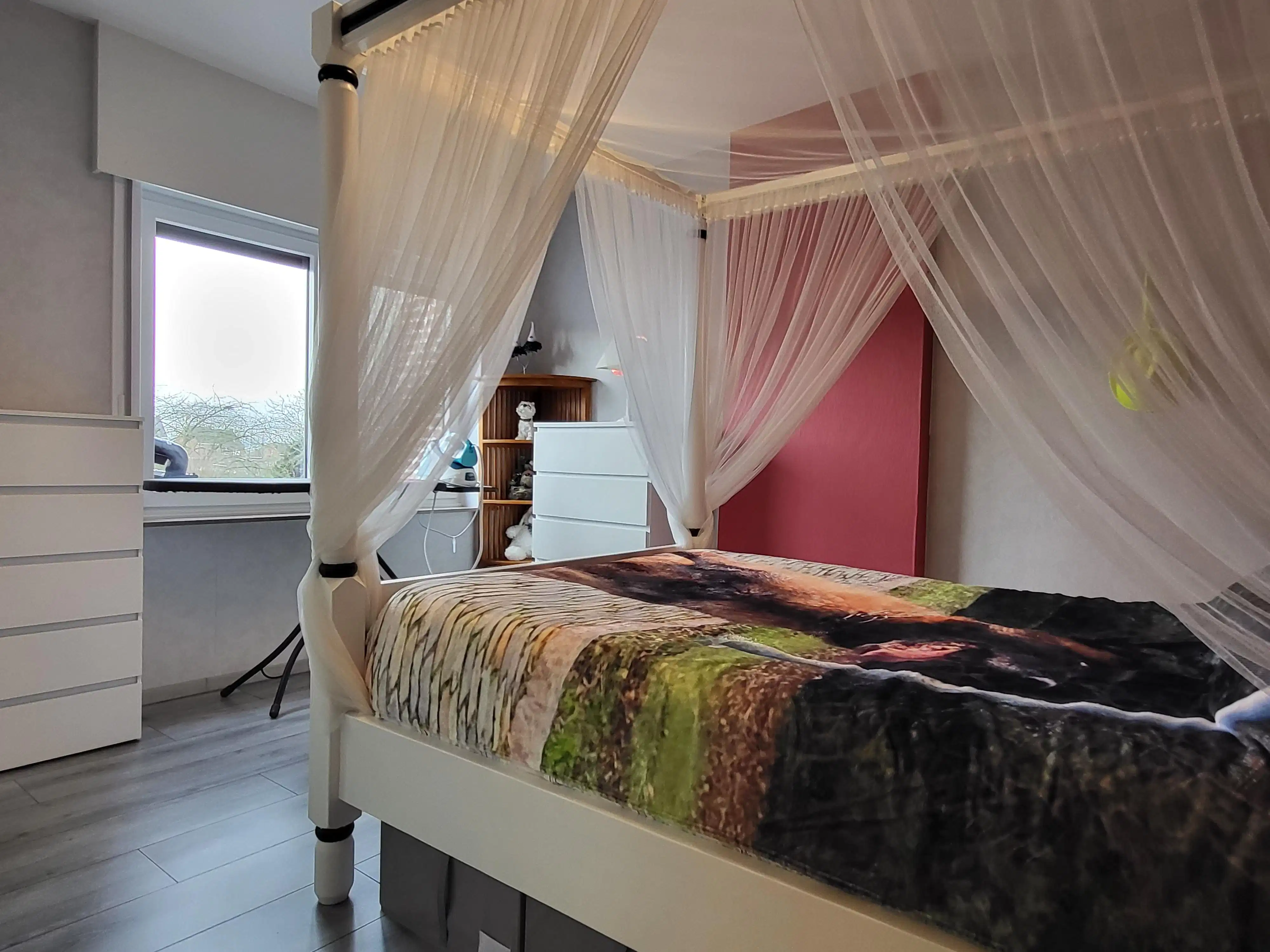 Deze charmante en verrassend ruime woning combineert karakter met hedendaags comfort en is gelegen op een perceel van 341 m² met een zuidwestgericht terras. foto 23