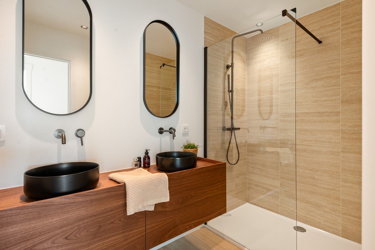Volledig gerenoveerd appartement met fantastisch uitzicht te Berchem foto 15