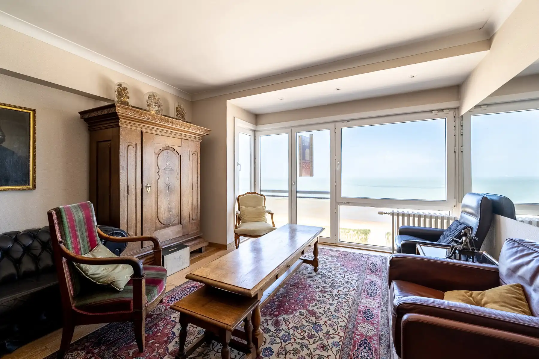 EXCLUSIEF: Ruim appartement met frontaal zeezicht foto 2