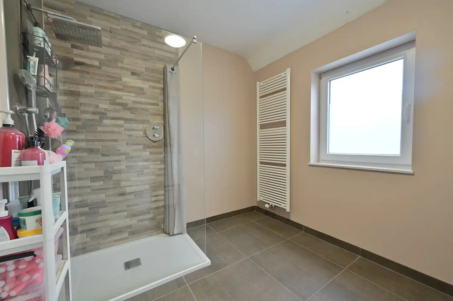 Ruime, energiezuinige gezinswoning met 6 slaapkamers, tuin en zwembad nabij Leuven foto 15