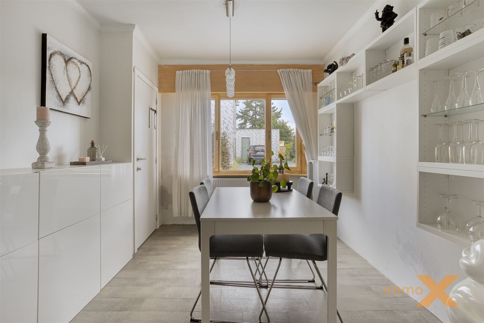 GEZELLIGE GROTENDEELS GERENOVEERDE WONING MET TUIN foto 3