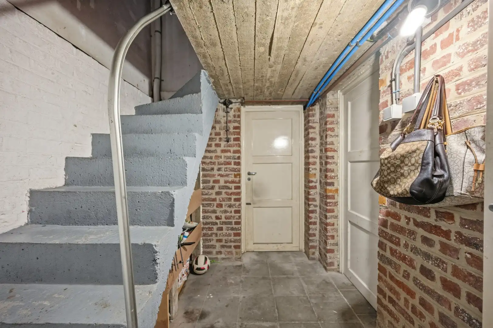 Instapklare rijwoning in een rustige straat te Tienen foto 21