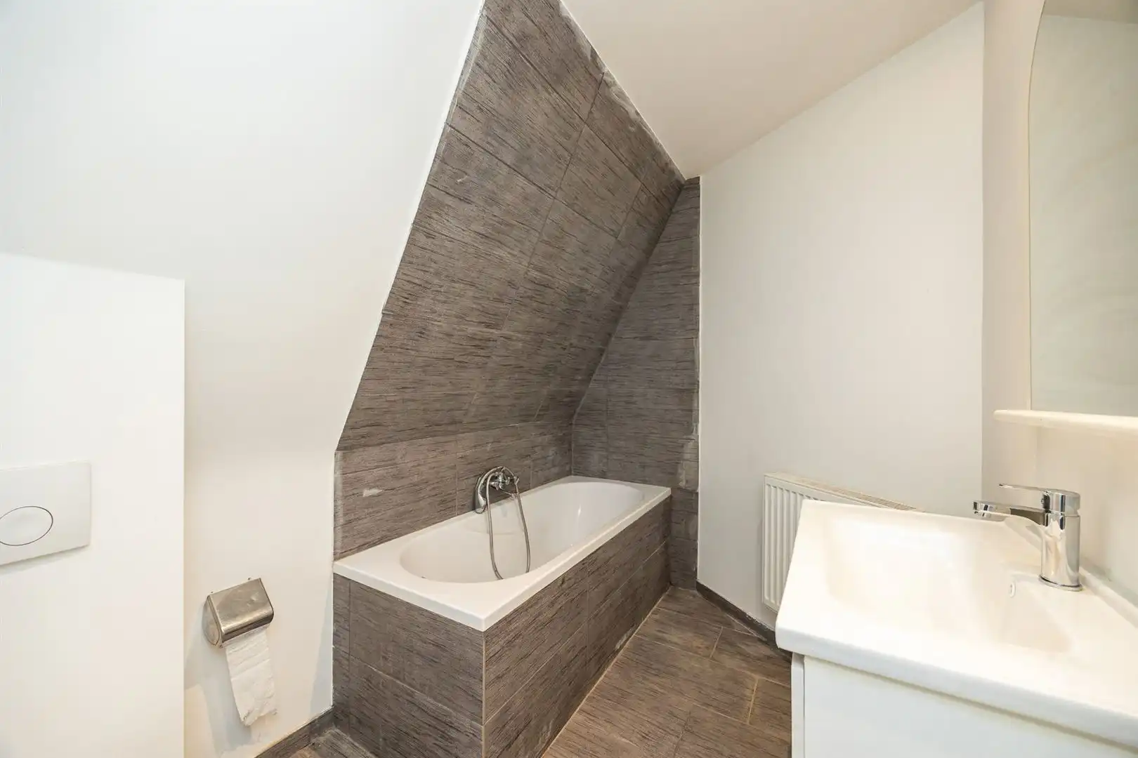 Op te frissen/te renoveren woning te Hoboken foto 11