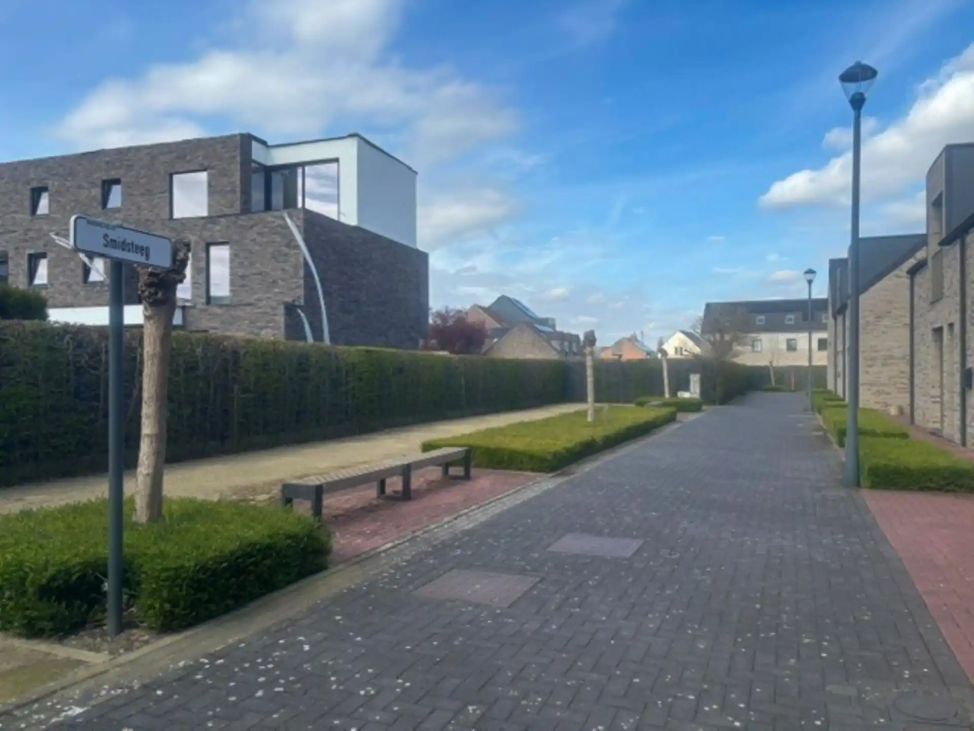 Instapklare, energiezuinige starterswoning met 2 slaapkamers, tuintje en ondergrondse parking op toplocatie in Maasmechelen! foto 16