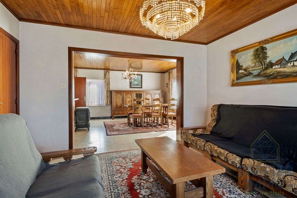 Ruime woning met loods op een perceel van 2200m². foto 15