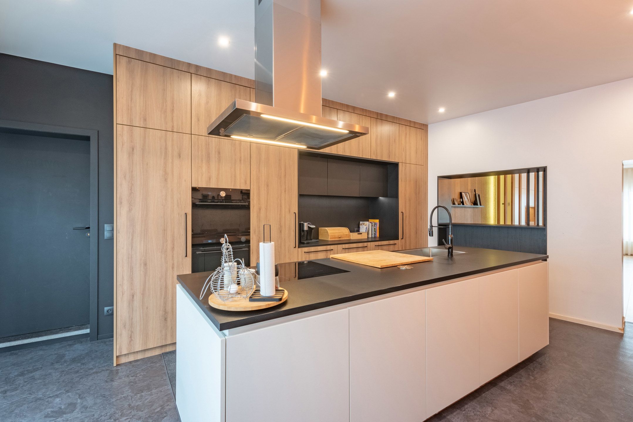 Verrassende woning met riante atelier te Spouwen foto 2